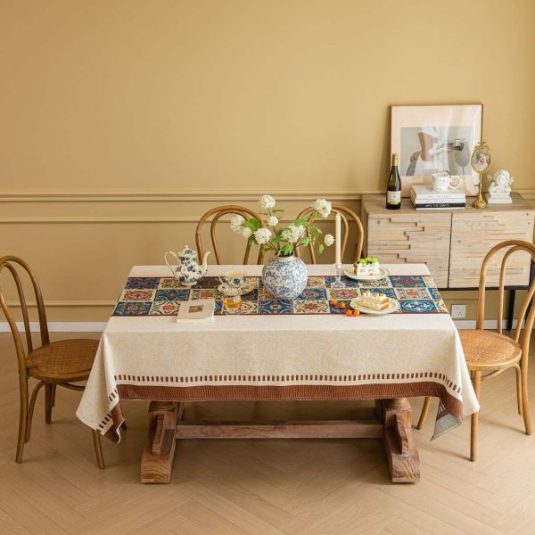 Beige cotton blend tablecloth with Moroccan tile pattern and brown border, featuring jacquard texture and soft tassels – ideal for rustic and bohemian dining rooms.