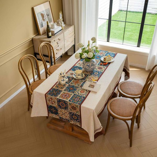 Beige cotton blend tablecloth with Moroccan tile pattern and brown border, featuring jacquard texture and soft tassels – ideal for rustic and bohemian dining rooms.